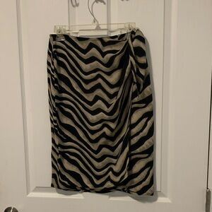 # 4/38 Ralph Lauren Black and Cream Zebra wrap Skirt, 100% silk, size 8